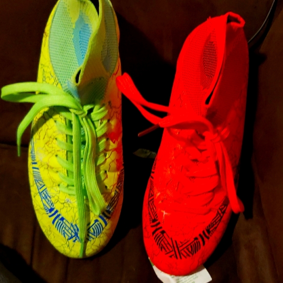 Soccer/Football cleats size 6.5 (brand new used)